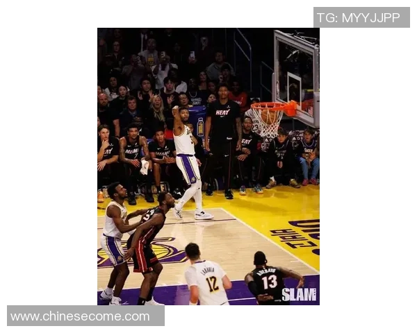 湖人队与热火队激战正酣赛季对决引发球迷热议与期待 湖人队与热火队激战正酣赛季对决引发球迷热议与期待